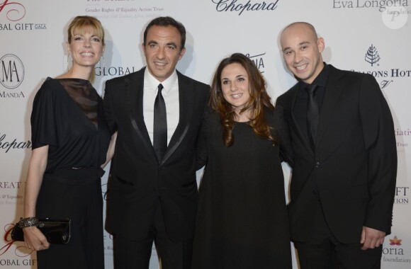 Nikos Aliagas avec sa compagne Tina Grigoriou et sa soeur Maria Aliagas, Marios Argyropoulos à la 4eme édition du Global Gift Gala au George-V à Paris, le 13 mai 2013.