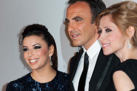 Eva Longoria, Nikos Aliagas et Lara Fabian à la soirée Global Gift Gala au George-V Hotel à Paris, le 13 mai 2013.