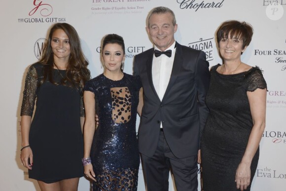 Eva Longoria, Pierre Lemarchal avec sa femme Laurence et sa fille Leslie à la 4eme édition du Global Gift Gala au George-V à Paris, le 13 mai 2013.