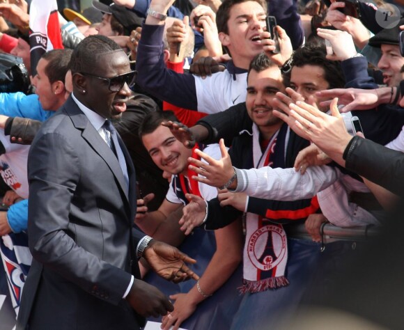 Mamadou Sakho quitte le Parc des Princes pour fêter le titre de Champion de France au Trocadero à Paris le 13 mai 2013.