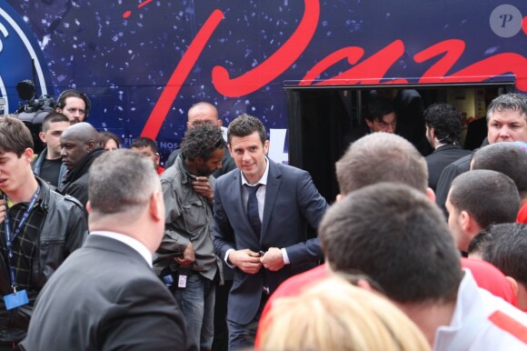 Thiago Motta quitte le Parc des Princes pour fêter le titre de Champion de France au Trocadero à Paris le 13 mai 2013.
