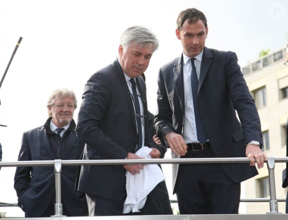 Carlo Ancelotti quitte le Parc des Princes pour fêter le titre de Champion de France au Trocadero à Paris le 13 mai 2013.