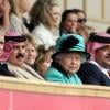 Le prince Andrew et la reine Elizabeth II avec le roi de Bahrein lors d'une épreuve au Windsor Horse Show 2013