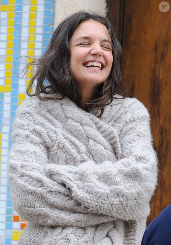 Katie Holmes, rieuse, sur le tournage du film Mania Days, à New York, le 14 mai 2013.