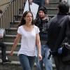Katie Holmes s'en prend à un photographe sur le tournage du film Mania Days, à New York, le 14 mai 2013.