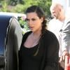 Kim Kardashian, enceinte et habillée d'une maxi-robe, assistait à un cours de réanimation cardio-pulmonaire dans un centre à Los Angeles. Le 14 mai 2013.