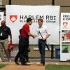 Le prince Harry, en visite officielle aux Etats-Unis, a impressionné à Harlem le 14 mai 2013, donnant quelques coups de batte remarquables lors d'une démonstration de base-ball sur le terrain de Harlme RBI, en présence du Yankee Mark Teixeira.