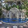 L'extravagante maison de Gianni Versace est en vente contre la somme mirobolante de 100 millions de dollars. La propriété, dans laquelle est mort le styliste, est située à Miami.