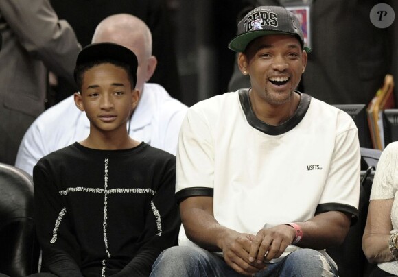 Will Smith et son fils Jaden lors du match entre Miami Heat et les Chicago Bulls à l'AmericanAirlines Arena de Miami, le 15 mai 2013.