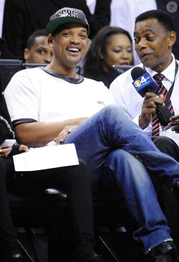 Will Smith et son fils Jaden lors du match entre Miami Heat et les Chicago Bulls à l'AmericanAirlines Arena de Miami, le 15 mai 2013.