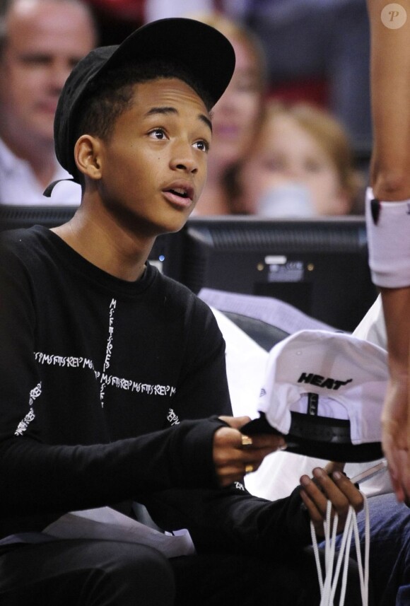 Will Smith et son fils Jaden lors du match entre Miami Heat et les Chicago Bulls à l'AmericanAirlines Arena de Miami, le 15 mai 2013.