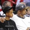 Will Smith et son fils Jaden lors du match entre Miami Heat et les Chicago Bulls à l'AmericanAirlines Arena de Miami, le 15 mai 2013.
