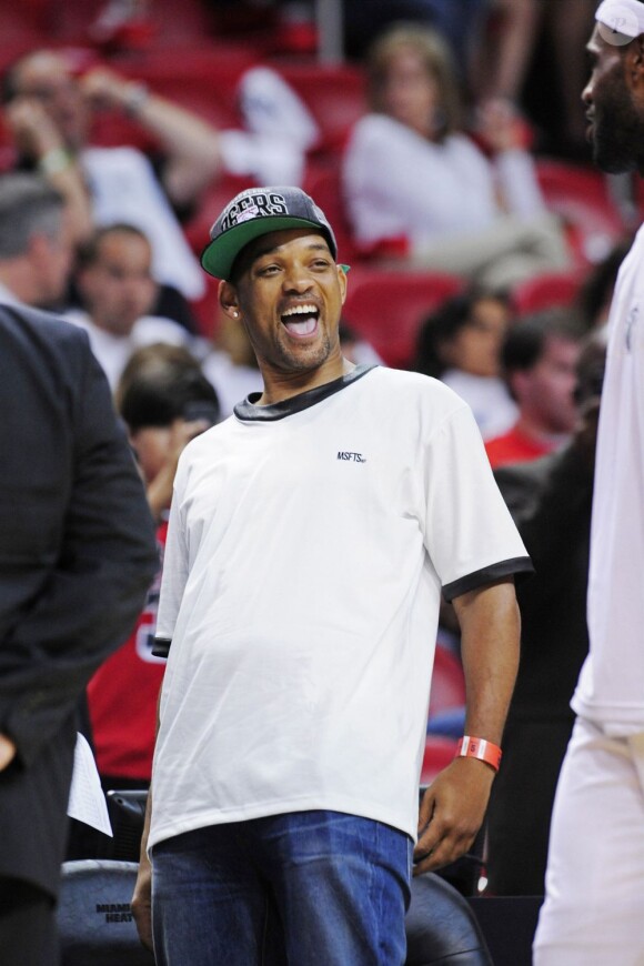 Will Smith et son fils Jaden lors du match entre Miami Heat et les Chicago Bulls à l'AmericanAirlines Arena de Miami, le 15 mai 2013.