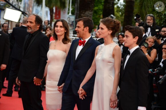 Frédéric Pierrot, Géraldine Pailhas, François Ozon, Marine Vacth et Fantin Ravat lors de la montée des marches de Jeune Et Jolie, premier film en compétition, au Palais Des Festivals de Cannes, le 16 mai 2013.