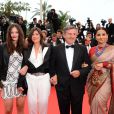 Daniel Auteuil arrive pour la montée des marches de Jeune Et Jolie, premier film en compétition, au Palais des Festivals de Cannes, le 16 mai 2013.