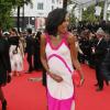 Elizabeth Tchoungui, enceinte, monte les marches du film Jeune et Jolie pour l'ouverture du 66e Festival du film de Cannes, le 16 mai 2013
