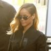 Rihanna porte un bomber Regulation by Yohji Yamamoto, une jupe et des sandales Azzedine Alaïa. New York, le 15 mai 2013.