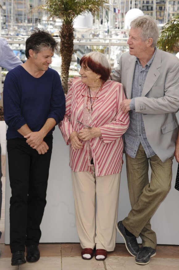 Eric Guirado, Agnes Varda et Régis Wargnier lors du photocall du jury de la Caméra d'or au Festival de Cannes le 17 mai 2013