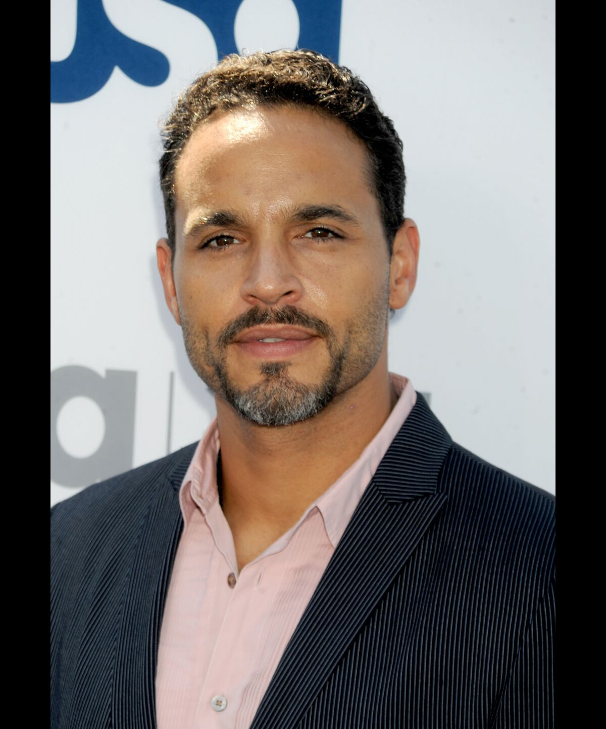 Vidéo Daniel Sunjata prend la pose chez Pier 36 à New York, pour la