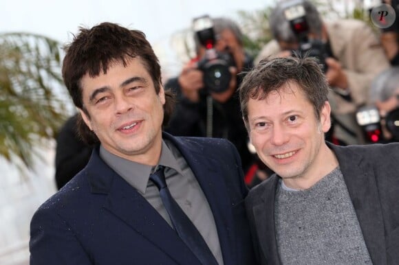 Benicio Del Toro et Mathieu Amalric posent au photocall du film Jimmy P. lors du 66e festival du film de Cannes le 18 mai 2013.
