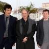 Benicio del Toro, Arnaud Desplechin, Mathieu Amalric pendant photocall du film Jimmy P. lors du 66e festival du film de Cannes le 18 mai 2013.