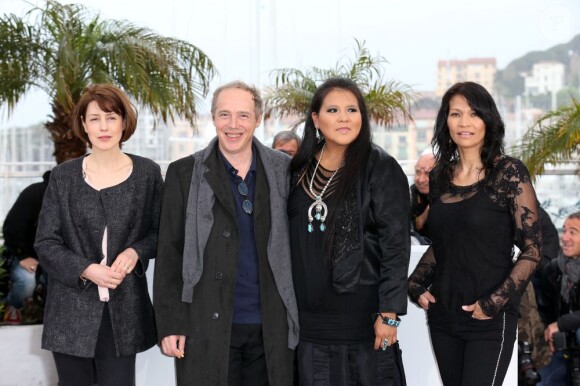 Michelle Thrush, Misty Upham, Arnaud Desplechin, Gina McKee au photocall du film Jimmy P. lors du 66e festival du film de Cannes le 18 mai 2013.