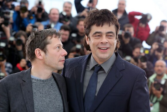 Mathieu Amalric, Benicio del Toro pendant le photocall du film Jimmy P. lors du 66e festival du film de Cannes le 18 mai 2013.
