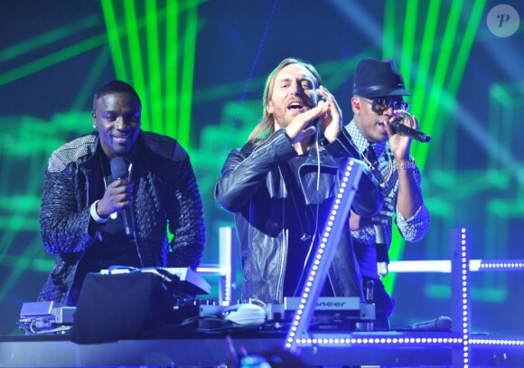 Akon, David Guetta et Ne-Yo sur la scène des Billboard Music Awards à Las Vegas, le 19 mai 2013.