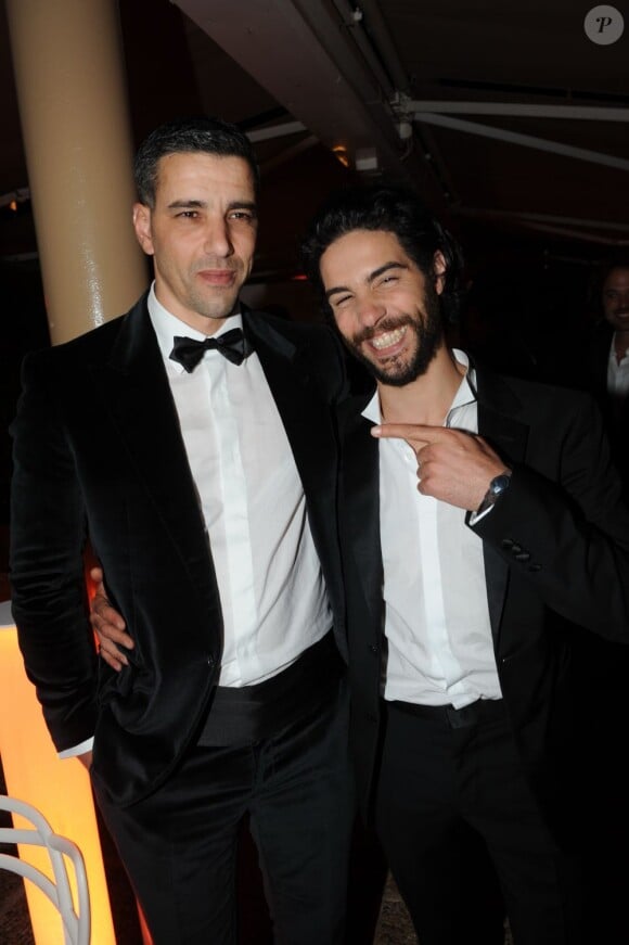 Exclusif - Tahar Rahim et son frère Ahmed lors de la soirée Magnum qui s'est déroulée après la présentation du film Le Passé au Festival de Cannes le 17 mai 2013