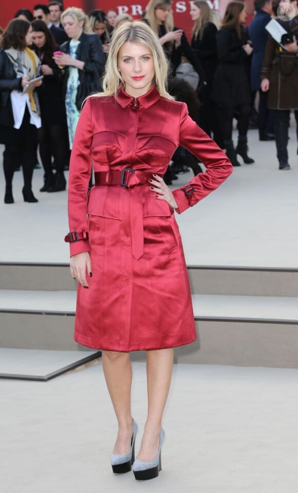 Melanie Laurent au défilé Burberry de la collection Automne Hiver 2013/ 2014 lors de la Fashion Week de Londres, le 18 février 2013.