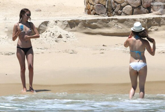 Exclusif - Tallulah Willis va se baigner à Cabo San Lucas, le 12 mai 2013.