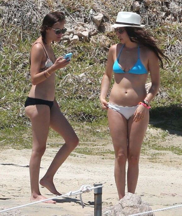 Exclusif - Tallulah Willis et sa copine sur la plage de Cabo San Lucas, le 12 mai 2013.