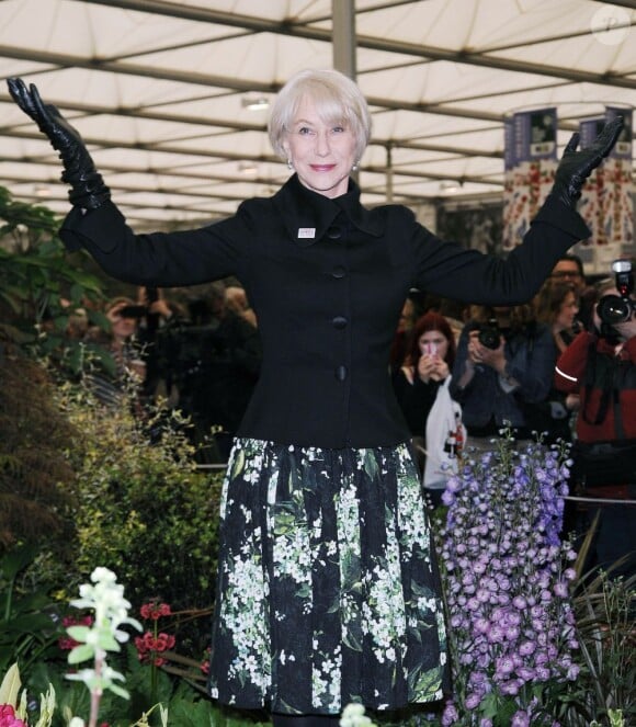 Dame Helen Mirren, la reine des fleurs à l'inauguration du Chelsea Flower Show, l'exposition florale de Londres, le 20 mai 2013.