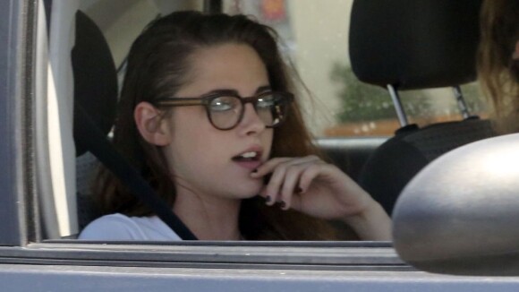 Kristen Stewart : Séparée de Robert Pattinson, elle garde le sourire