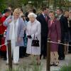 La reine Elizabeth II lors du Chelsea Flower Show, lors de la journée d'inauguration VIP de l'exposition, le 20 mai 2013 à Londres.