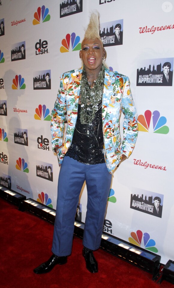 Dennis Rodman, tout heureux de son look lors de la finale du show All Star Celebrity Apprentice à New York le 19 mai 2013