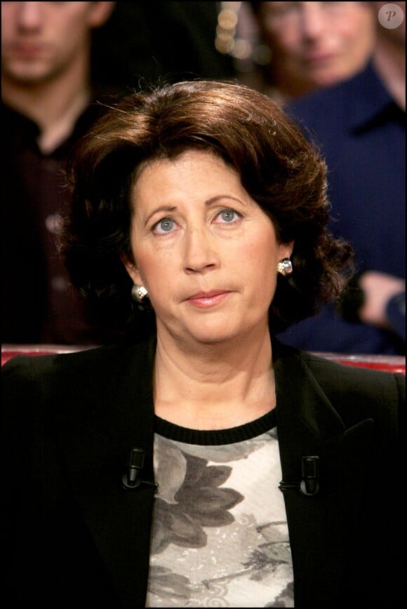 Françoise Bellemare, la fille de Pierre Bellemare, lors de l'enregistrement de l'émission Vivement Dimanche, le 16 février 2005 à Paris.