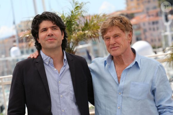 J.C. Chandor et Robert Redford lors du photocall All Is Lost au Festival de Cannes le 22 mai 2013