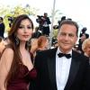 Eric Besson et sa femme Yasmine lors de la montée des marches avant la projection du film Nebraska à l'occasion du 66e Festival de Cannes le 23 mai 2013