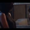 Jenifer : secrétaire sensuelle dans le clip de Poupée de cire, poupée de son