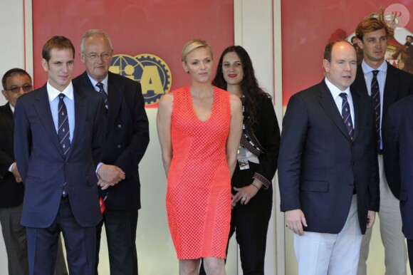 Andrea Casiraghi et son frère Pierre, avec leurs chéries respectives Tatiana Santo Domingo et Beatrice Borromeo, se joignaient au prince Albert et à la princesse Charlene lors de la cérémonie du podium du Grand Prix de Monaco, le 26 mai 2013