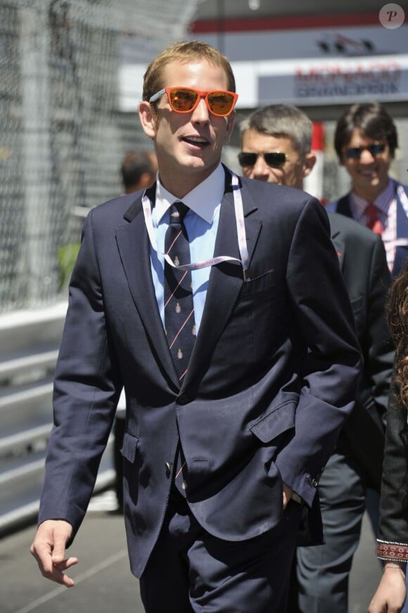 Andrea Casiraghi et ses lunettes très star arrivant pour le Grand Prix de F1 de Monaco le 26 mai 2013