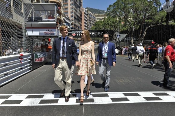 Pierre Casiraghi et sa compagne Beatrice Borromeo ont tranquillement visité les paddocks du Grand Prix de F1 de Monaco le 26 mai 2013, avant la course