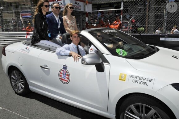Pierre Casiraghi et sa compagne Beatrice Borromeo, des visiteurs pas passés inaperçus dans les paddocks du Grand Prix de F1 de Monaco le 26 mai 2013, qui ont même eu droit à une reconnaissance du circuit
