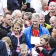 Le prince Philippe à l'arrivée de la 34e édition des 20 km de Bruxelles le 26 mai 2013. Après 1h55 de course, son épouse la princesse Mathilde et leurs enfants Elisabeth, Gabriel, Emmanuel et Eléonore l'ont retrouvé avec fierté sur l'esplanade du Cinquantenaire.