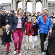 Le prince Philippe de Belgique participait à la 34e édition des 20 km de Bruxelles le 26 mai 2013. Après 1h55 de course, son épouse la princesse Mathilde et leurs enfants Elisabeth, Gabriel, Emmanuel et Eléonore l'ont retrouvé avec fierté sur l'esplanade du Cinquantenaire.