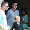 Gavin Rossdale et son fils Kingston - Beach party du producteur Joel Silver à l'occasion du Memorial Day à Malibu le 27 mai 2013.