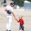 Gavin Rossdale avec son fils Zuma - Beach party du producteur Joel Silver à l'occasion du Memorial Day à Malibu le 27 mai 2013.