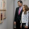 Le prince Felipe et la princesse Letizia d'Espagne inaugurent l'exposition "La transicion en tinta china" (La transition à l'encre de Chine) à la Bibliothèque nationale d'Espagne, à Madrid, le 27 mai 2013.