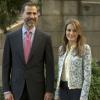 Le prince Felipe et la princesse Letizia d'Espagne inauguraient l'exposition "La transicion en tinta china" (La transition à l'encre de Chine) à la Bibliothèque nationale d'Espagne, à Madrid, le 27 mai 2013.
